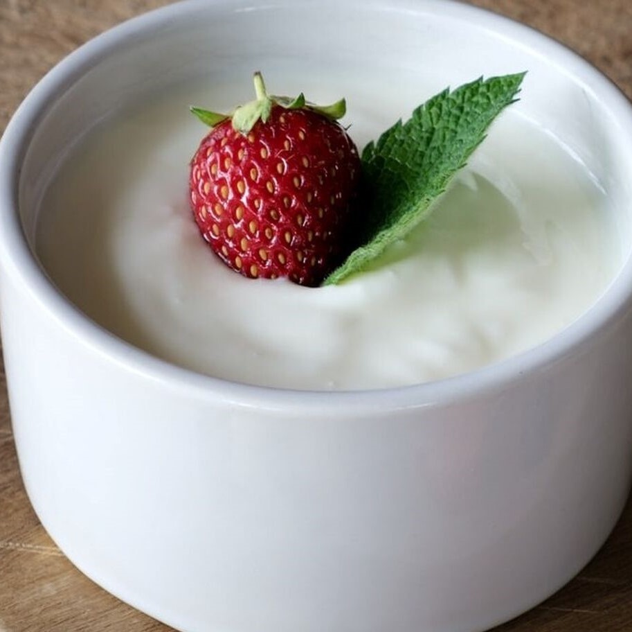 3. Yogur griego con fresas naturales
