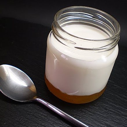 3. Yogur griego & mermelada de albaricoque