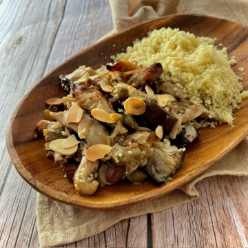 'Tajine' marroquí de pollo con frutos secos  cuscús | Principales