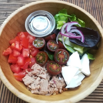 Healthy bowl de lentejas con atún, tomates  queso fresco | Healthy Bowls